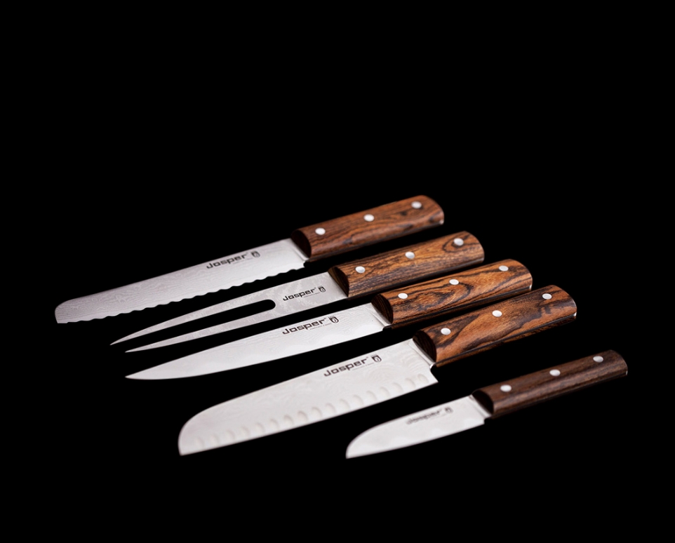 KNIVES